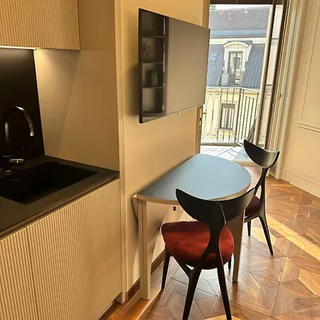 Lägenhet Penthouse In Piazza Duse, Palestro