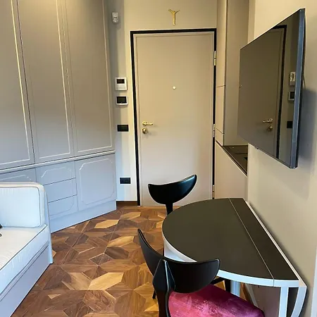 Lägenhet Penthouse In Piazza Duse, Palestro Milano